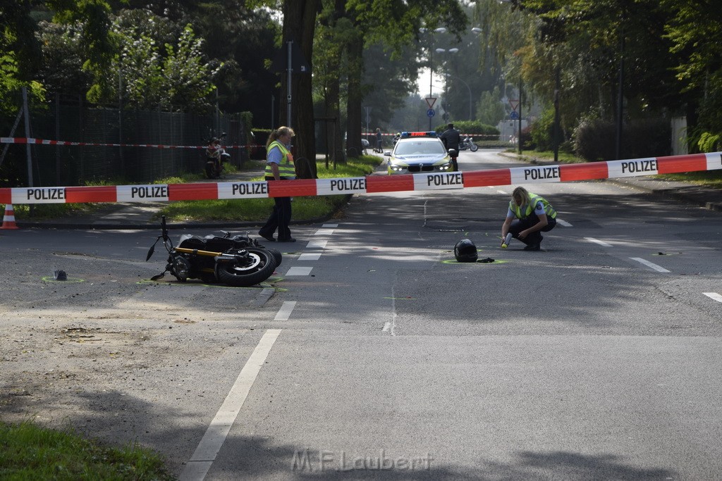 Schwerer Krad PKW Unfall Koeln Muelheim Am Springborn Cottbuserstr P074.JPG - Miklos Laubert